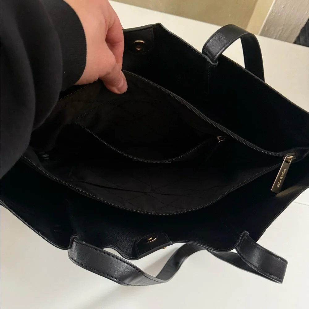 Michael Kors Emilia Large East West Bucket Tote Bag - Picture 3 of 9